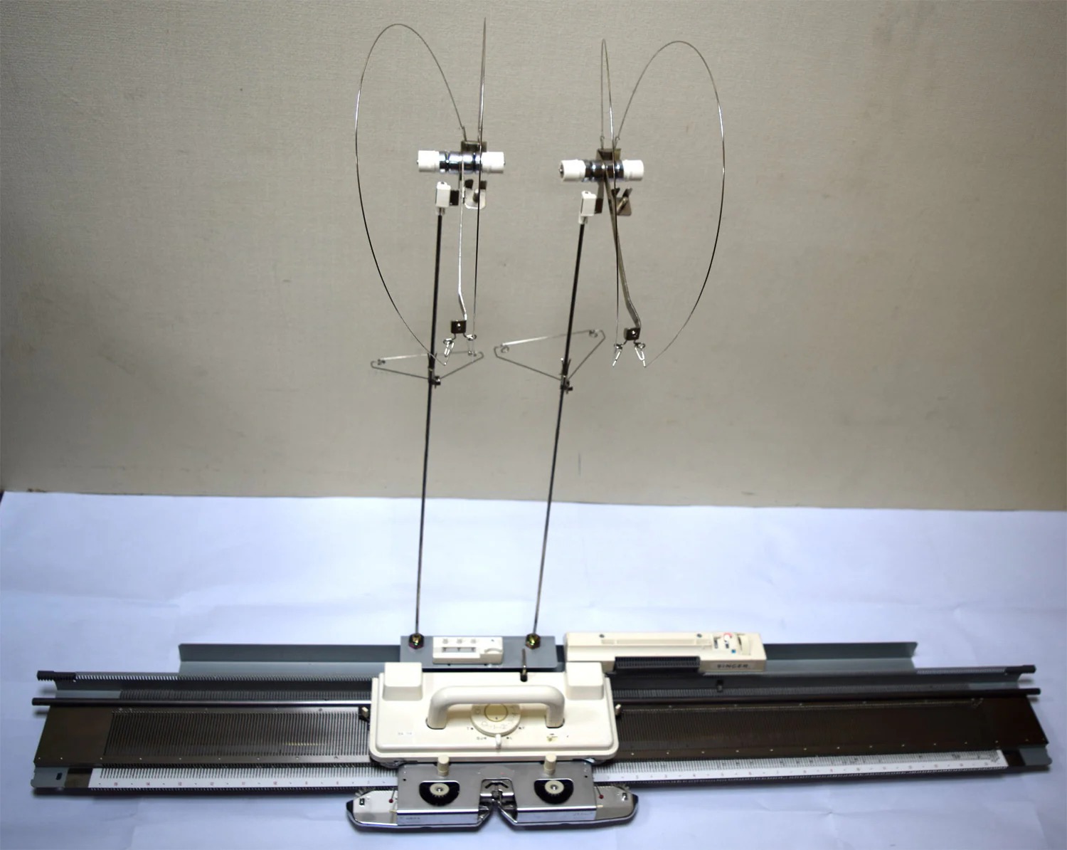 SA3P SINGER / SILVER REED Chunky Gauge Punch card Knitting Machine