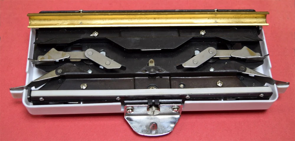 SRP60N CARRIAGE Ribbing Knitting Machine Singer/Silver 05015342 - Image 3