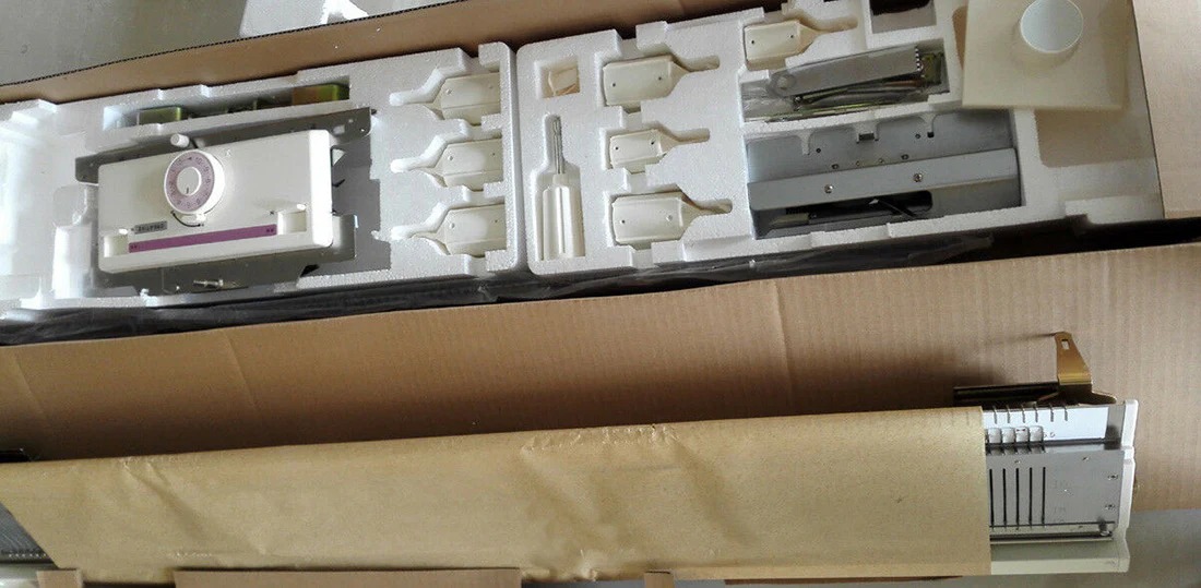 KH160 INTARSIA Knitting Machine - Image 2